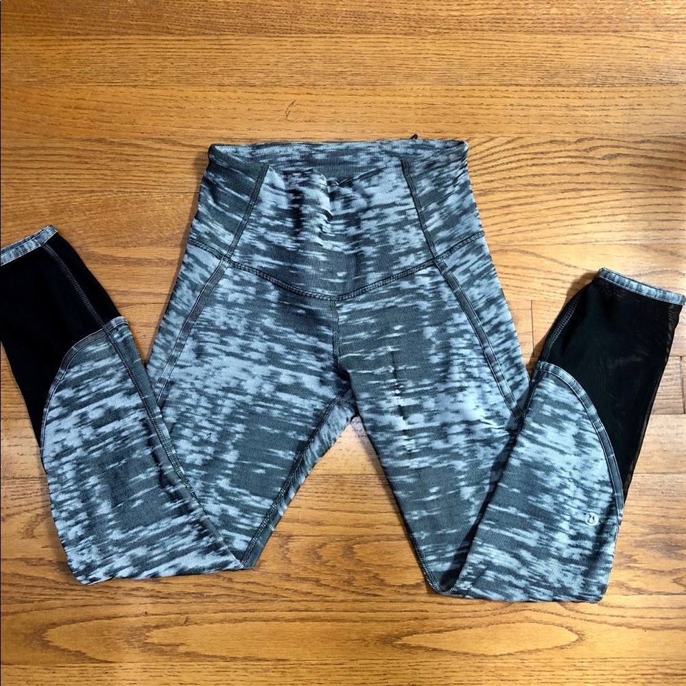 Lululemon Black White Capris Size 4